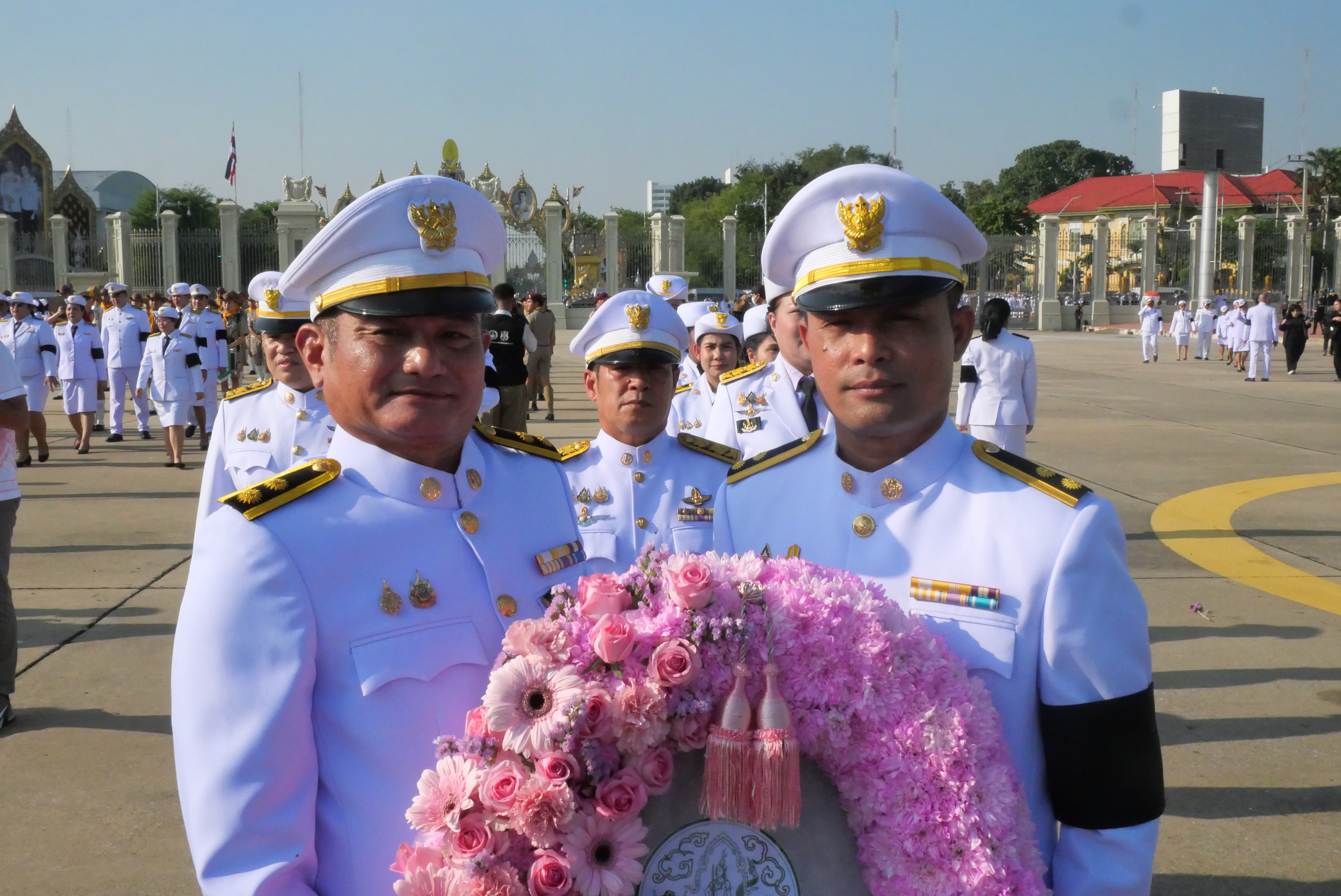 title - ส.ป.ก. วางพวงมาลาน้อมรำลึกในพระมหากรุณาธิคุณ 